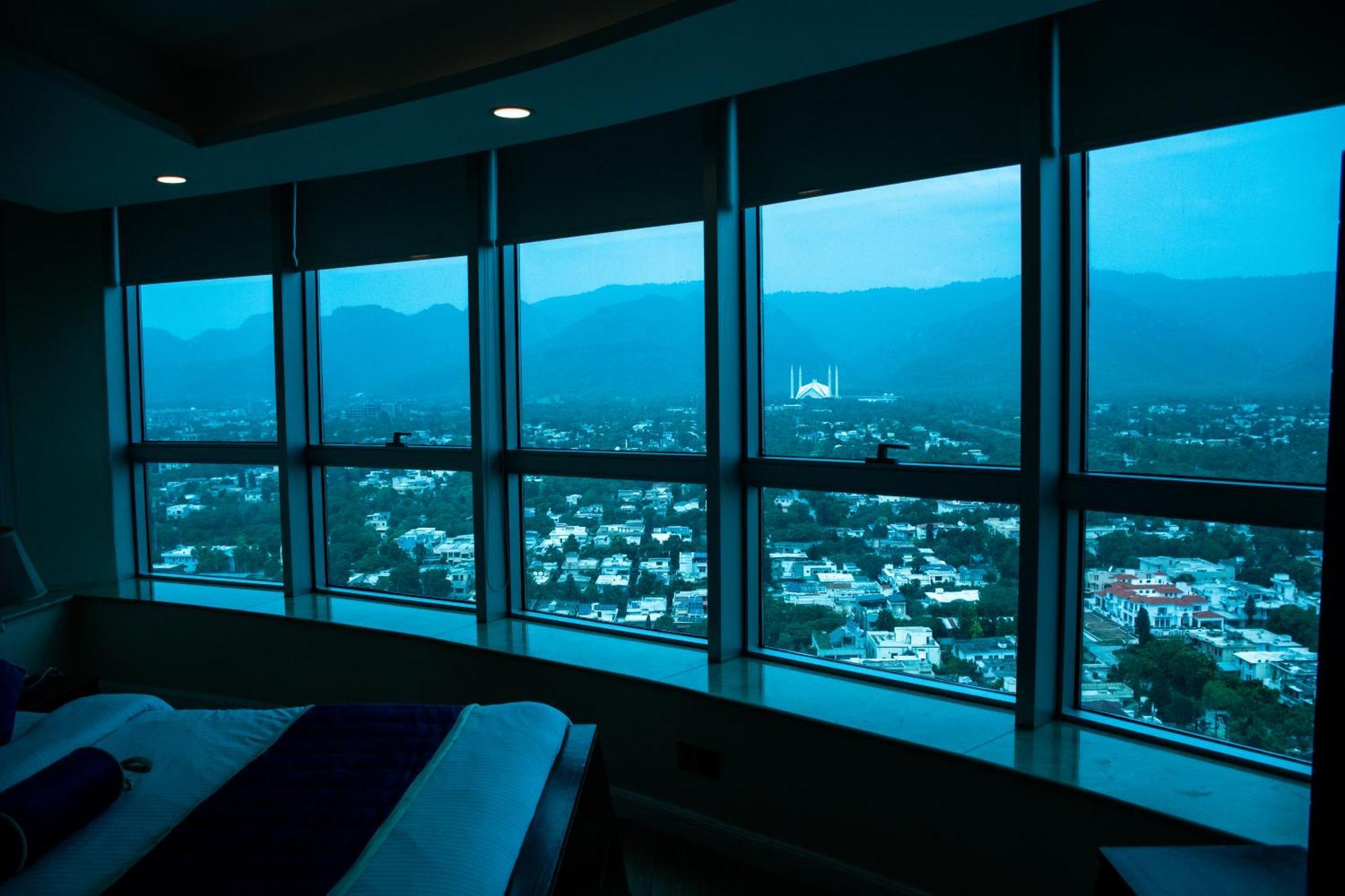 Centaurus Hotel Suites Исламабад Экстерьер фото